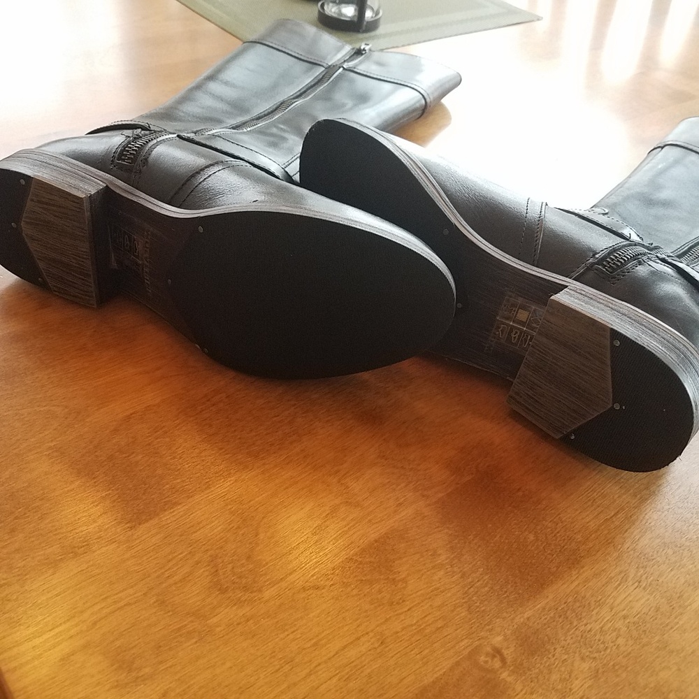 Boots - Picture 3 of 4